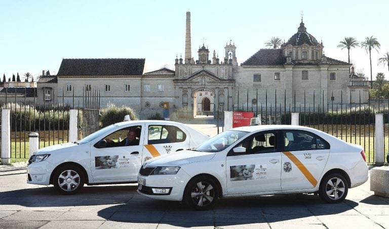 Buena aceptación de la Campaña Taxis a favor de la Vida en Sevilla