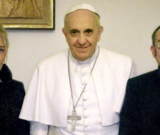 IMAGEN IMPACTANTE APARECE FINALMENTE: cuando el Papa conoció a la mujer transexual y su "novia"