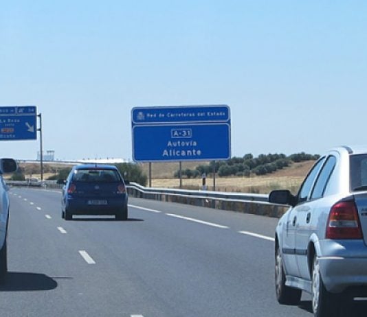 Las personas conducen durante horas para poder asistir a una ‘misa tradicional’