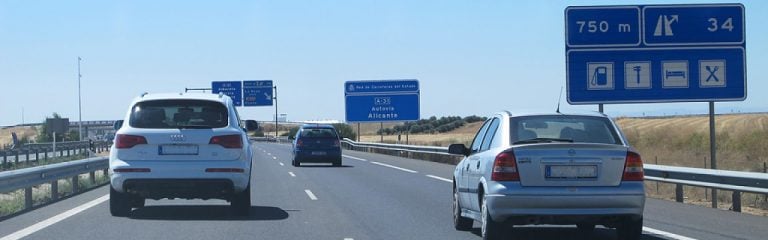 Las personas conducen durante horas para poder asistir a una ‘misa tradicional’