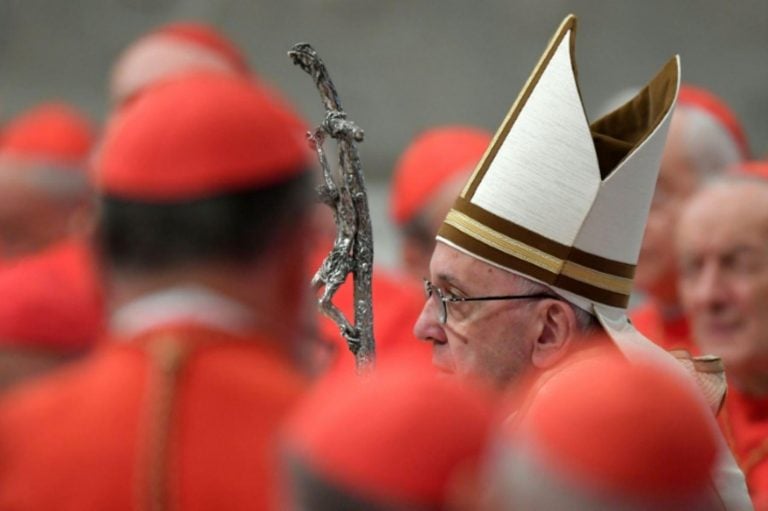 Un extraño Consistorio sin encuentro  con los Cardenales. ¿Para no responder  a los “Dubia”?
