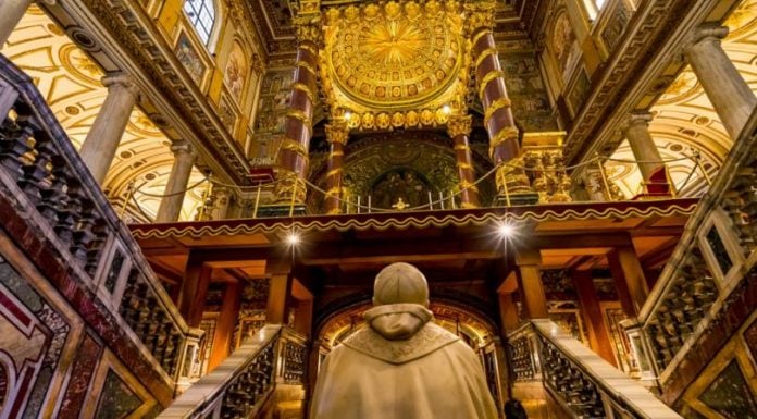 ¿Se debe rezar por las intenciones del Santo Padre aunque las intenciones del Papa no sean buenas?