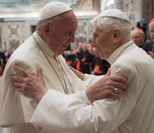 Sobre la cuestión del verdadero Papa a la luz de la opinión de la pérdida automática del oficio petrino por herejía, y sobre las conjeturas relativas a la dimisión de Benedicto XVI