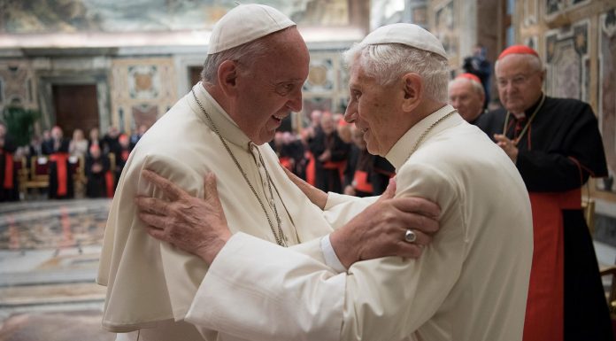 Sobre la cuestión del verdadero Papa a la luz de la opinión de la pérdida automática del oficio petrino por herejía, y sobre las conjeturas relativas a la dimisión de Benedicto XVI