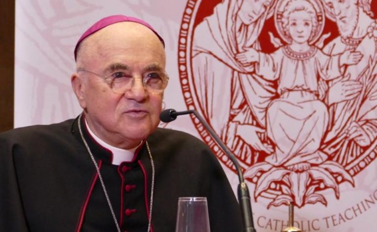 Monseñor Viganò: «No creo que el Concilio fuera inválido, pero fue gravemente manipulado»