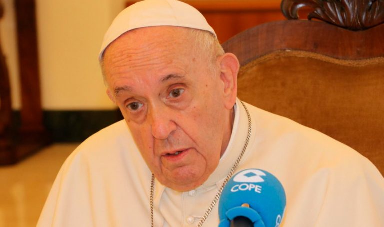 ¡¡ Bergoglio y cierra España !!