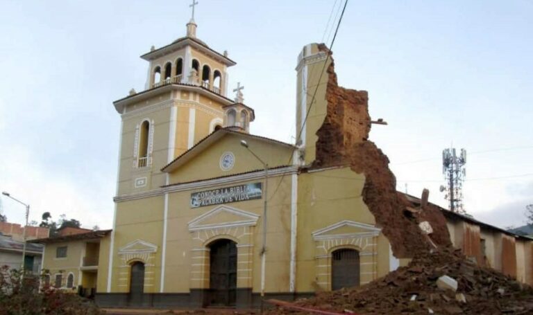 Cuando el cura pretende ser «dios»