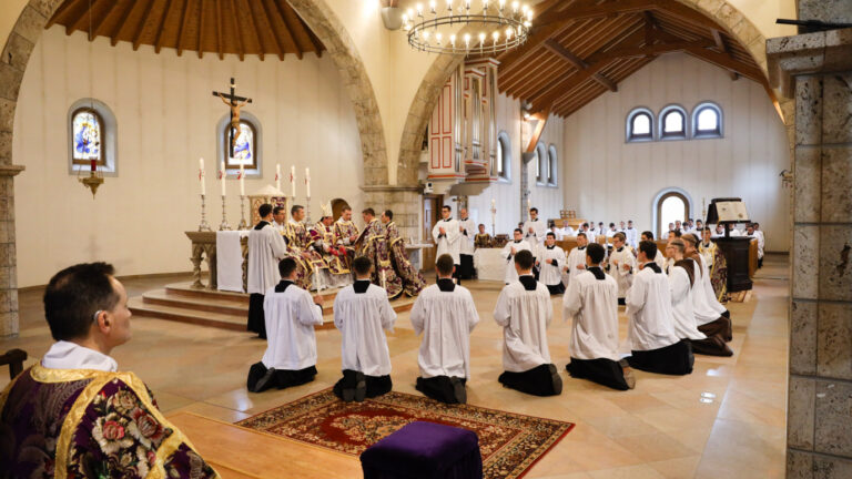 Los seminaristas eligen la misa tradicional