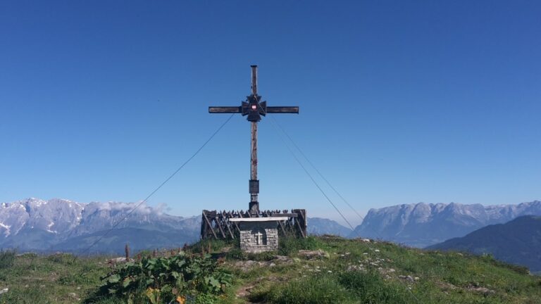 Quieren quitar las cruces de las cumbres