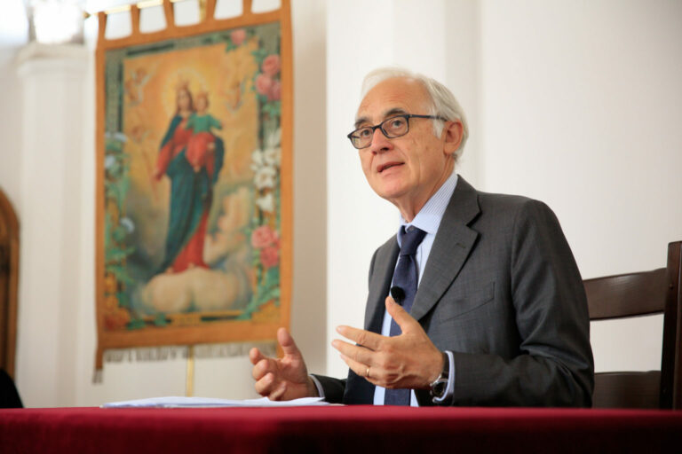 Las periferias contra la Fiducia supplicans del papa Francisco