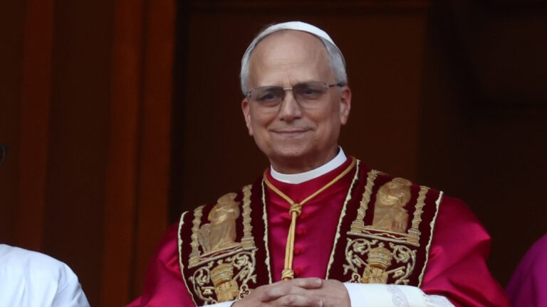Ni divinicemos ni demonicemos a León; la imperiosa necesidad de que nos deshiperpapalicemos