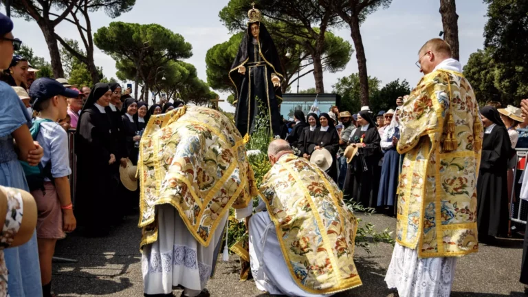Comunicado de la FSSPX sobre Mater Populi fidelis