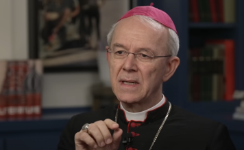 Monseñor Athanasius Schneider: «La Fraternidad San Pío X pertenece a nuestra familia. No está fuera de la Iglesia».