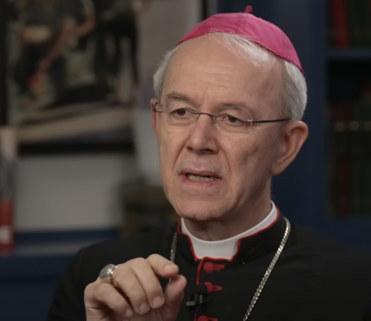 Monseñor Athanasius Schneider: «La Fraternidad San Pío X pertenece a nuestra familia. No está fuera de la Iglesia».