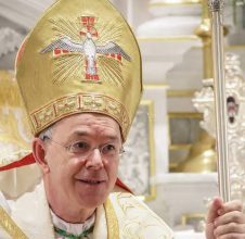 EXCLUSIVA: Monseñor Schneider pide caridad cristiana para con la FSSPX