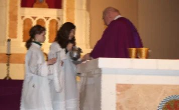 Objeciones del padre Fessio a las acólitas y lectoras