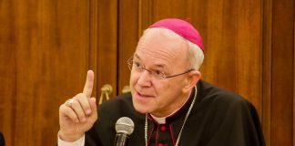 Monseñor Schneider: La jerarquía de la Iglesia promueve «herejías descaradas» y «roza la apostasía»